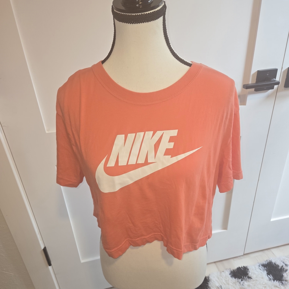 Nike Pink Crop T-Shirt Short Sleeve
